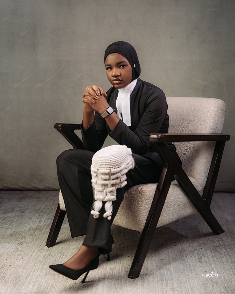 sofiwayzzz's tweet photo. May it please you all,

S.O. Abimbola, LL.B (First Class), B.L (First Class), ACIArb (UK), AICMC.

”…And whoever puts their trust in Allah – then He is sufficient for them.” — Qur’an 65:3

Double first class Esquire, goal ball jor!🤏❤️ https://t.co/caCHpwyNlG
