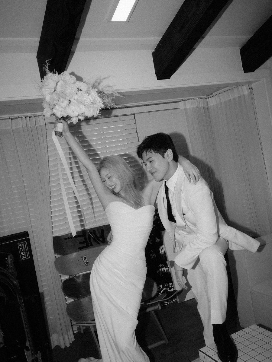 Khhproject_ID's tweet photo. #KHHawin 💐

Selamat menuju hari-H pernikahan Paduka Gyujeong dan calon istri! 💍 Semoga samawa selalu yaaa!

https://t.co/TJ5yI7Cb9C https://t.co/KQdo06IUuD