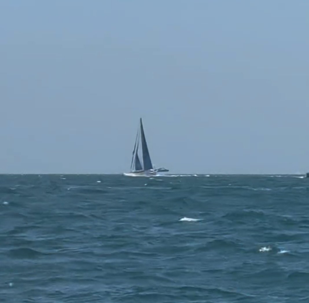 UltimBoat's tweet photo. #Ultime #UltimTeam #OceanFifty #Départ #DrheamCup
A 11 h le départ des 11 Ocean Fifty à ete donné devant Cherbourg. Wewise de Pierre Quiroga en tête apres 15 min de course devant Sodebo Fifty et Upwind by MerConcept. Les trimarans progressent à plus de 22 nds. https://t.co/XCyVv1eX08