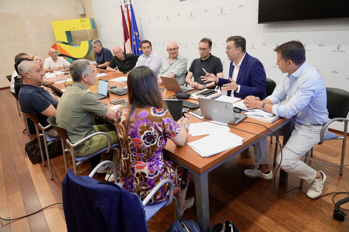 amadorpastorn's tweet photo. Esta semana hemos recogido las últimas aportaciones de las federaciones deportivas para avanzar en la futura Ley de la Actividad Física y el Deporte de Castilla-La Mancha, respondiendo a los retos actuales inclusión, salud, igualdad, tecnificación y desarrollo del medio rural. https://t.co/Riu7xLELXf