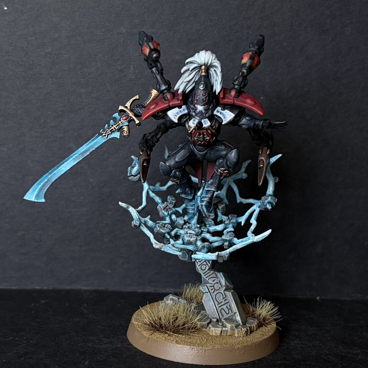 pmetcalfe81's tweet photo. Eldar Phoenix Lord Lhykhis. A nice palette cleanser after all those Skaven. A great model, very dynamic. #paintingwarhammer #eldarphoenixlord #warpspiders #warhmmer40k https://t.co/x92w1J8Gge