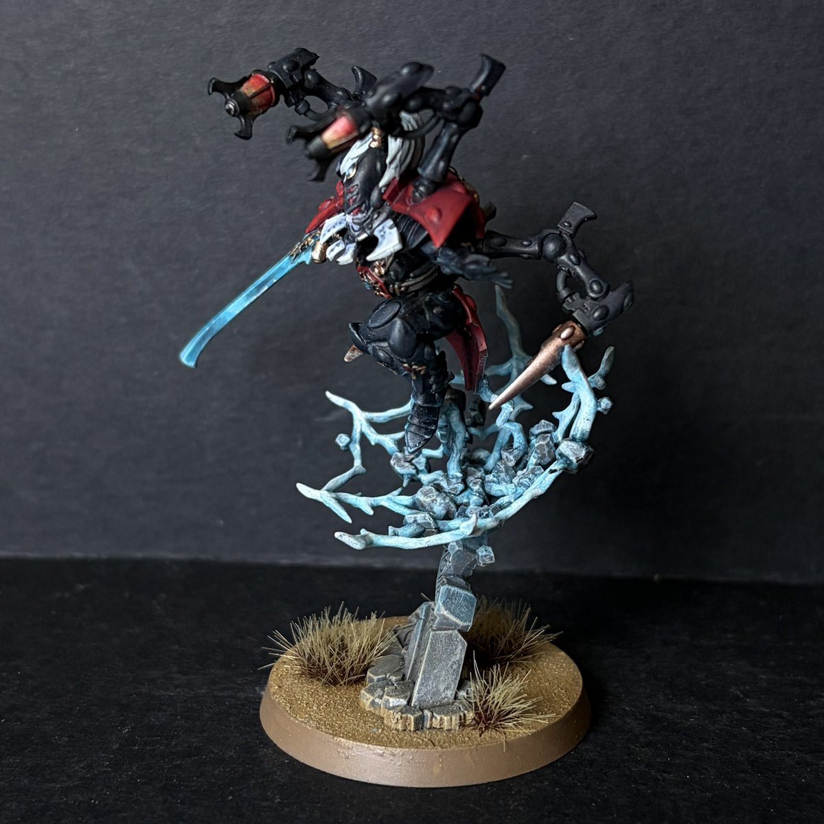 pmetcalfe81's tweet photo. Eldar Phoenix Lord Lhykhis. A nice palette cleanser after all those Skaven. A great model, very dynamic. #paintingwarhammer #eldarphoenixlord #warpspiders #warhmmer40k https://t.co/x92w1J8Gge