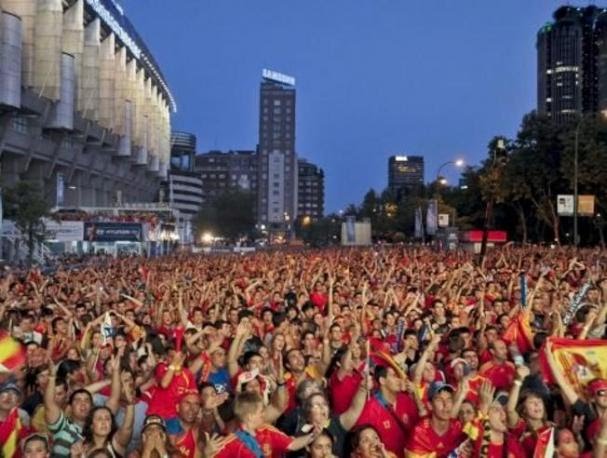 inakibustos's tweet photo. Hace 16 años fuimos Campeones del mundo por primera vez y nos pasamos la noche en las calles de Madrid celebrando. Esperemos que se repita la historia. 
#VamosEspaña https://t.co/6CGyvkyAhE