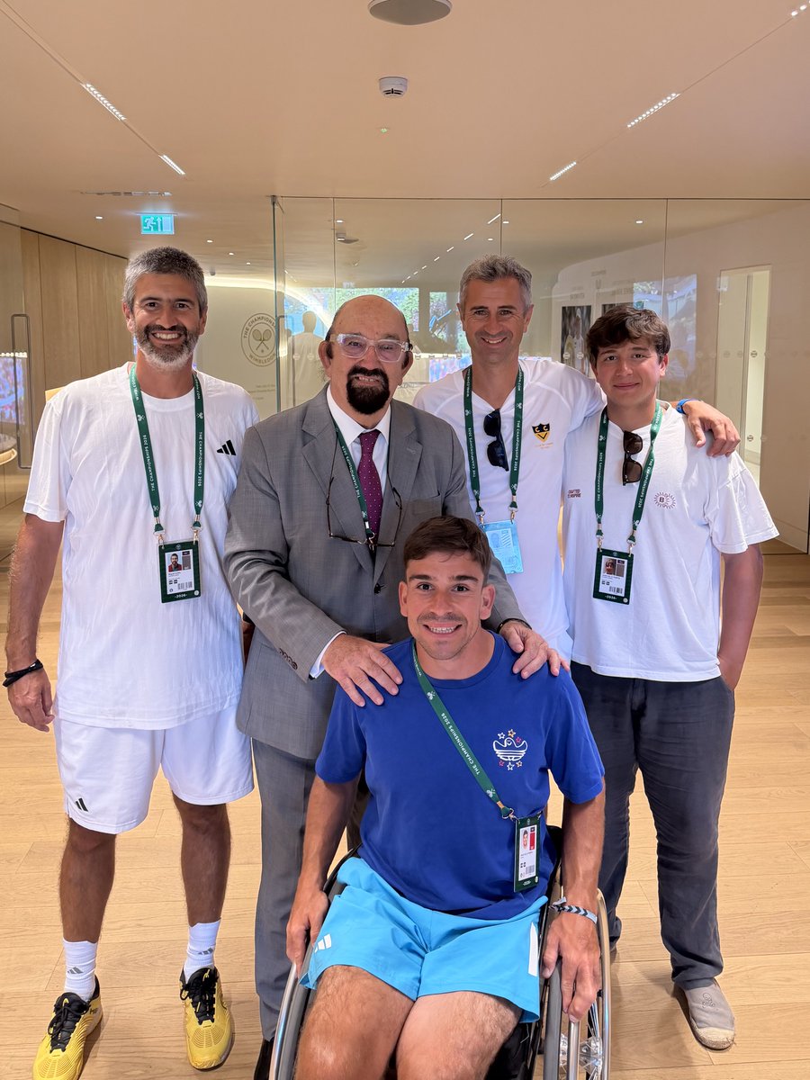 MigueldiazFtm's tweet photo. ¡¡Gran Wimbledon de Martín!! se escapó primer set en semis, pero tuvo a nº1 d mundo, el intratable Oda, contra las cuerdas, 5/3 y varios set ball para ganar. Hemos disfrutado mucho viéndote aquí. Enhorabuena Martín y tb a tu equipo. Estás haciendo historia para Tenis Español 👏👏 https://t.co/KGoEYWq3gz
