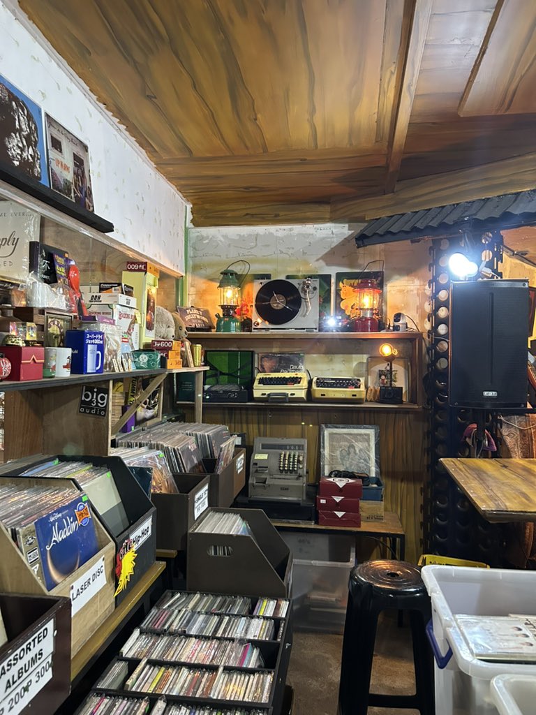 spiedlatte's tweet photo. went to this hidden vintage shop in imus and they sell a variety of classic collectibles https://t.co/WIUTnWqKIo