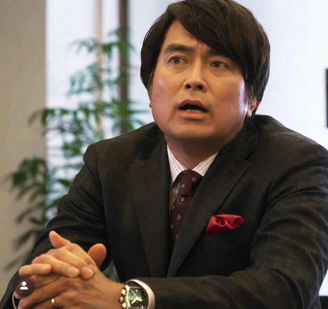 fortunatokyo's tweet photo. 【テレビドラマシリーズ】 
病院内の派閥争いを描いたTBS系ドラマ「まっしろ」で、石黒賢さんが着用した一本。 
雪の結晶柄が上品に輝くFORTUNA Tokyoの西陣織シルクネクタイ「イノセンス」✨ 
https://t.co/RUjMHCRqPA
 
#FORTUNATokyo #西陣織　＃伝統工芸　＃ネクタイ 　＃TBS　＃ワインレッドの心 https://t.co/stDowHEGVz