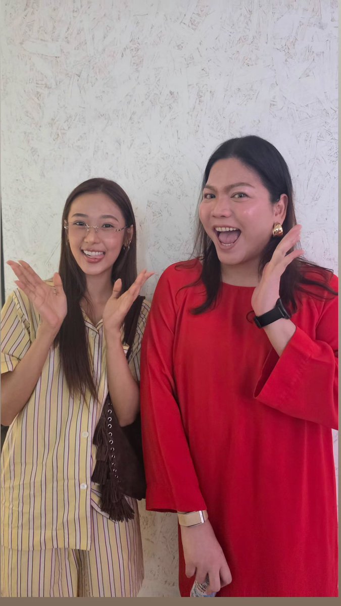 namtanfilmss's tweet photo. so it was just Namtan's job and Film really went there just to meet Namtan. She couldn't even wait for few hours😭 she definitely missed her sm. 3 days without each other and she's already this down bad 🫠

#NamtanFilm #น้ำตาลฟิล์ม

https://t.co/c36pBqwdYT https://t.co/pxefHOi39F