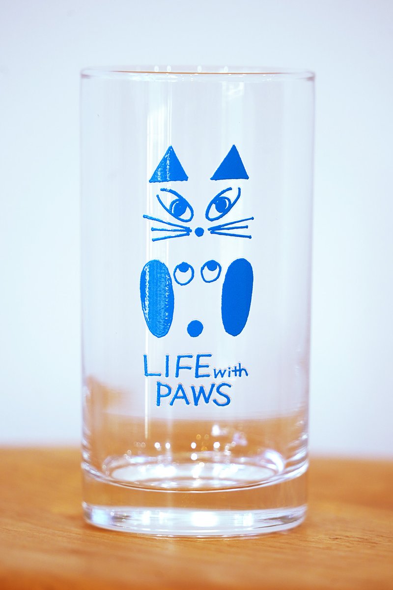 bluepool_ga's tweet photo. 本日も無事終了しました。

このあと19時からいよいよyamyamさん(@yamyamKIKAKU )の個展「LIFE WITH PAWS」のオンラインストアが始まります！（既にプレビューは出来ます）

素晴らしい原画作品と素敵なグッズの数々が並びとても賑やかです。今回はご都合がつかず会場にはいらっしゃれないという方も是非ご覧になってください！

＊来週開催予定のPAWS似顔絵イベントの予約につきましてはまだ準備中ですので、また後日お知らせいたします。

https://t.co/BcXZzjXscg