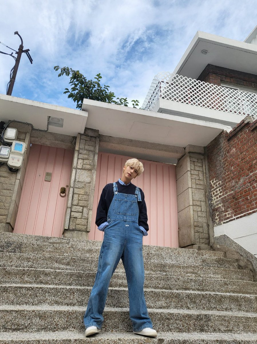 M_jihu's tweet photo. 👕👖 https://t.co/4U018jcJe8