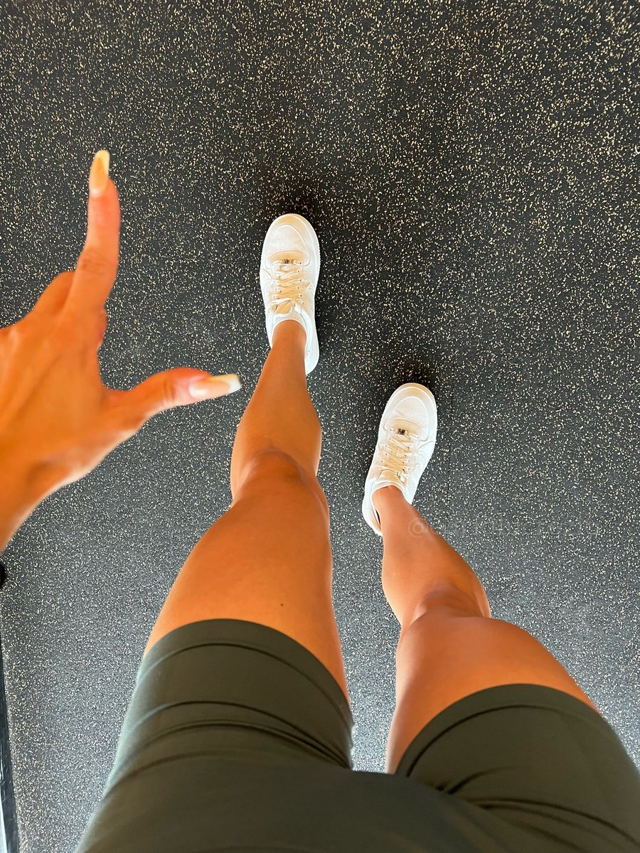 carlalucrezia's tweet photo. Beim training am Socken vollschwitzen &amp; schon 600€ heute verdient 😂😂
Ihr Loser macht es mir so einfach 😂

telegram: yesterday66 https://t.co/j5ZEQiGHtP
