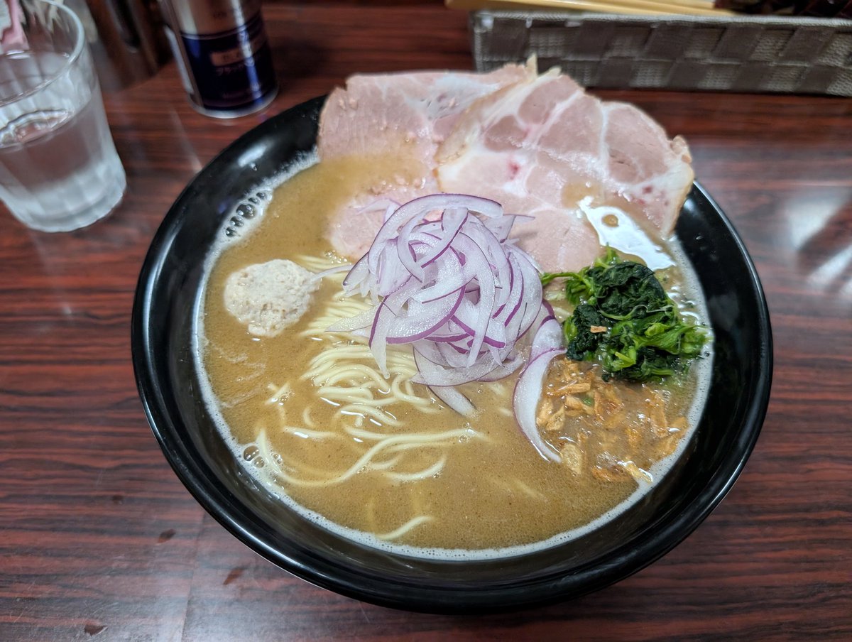 BlueOiden's tweet photo. 麺屋いっけい@日野
鶏白湯らーめん大盛頂きました。前回食べたときは、篝を彷彿とさせるチーズのような風味と酸味があったが、初回に頂いた味に戻ってました。個人的には魚介も効いたバランスのいいこっちのが好み。ご馳走様でした。 https://t.co/n0CqqM69Hv