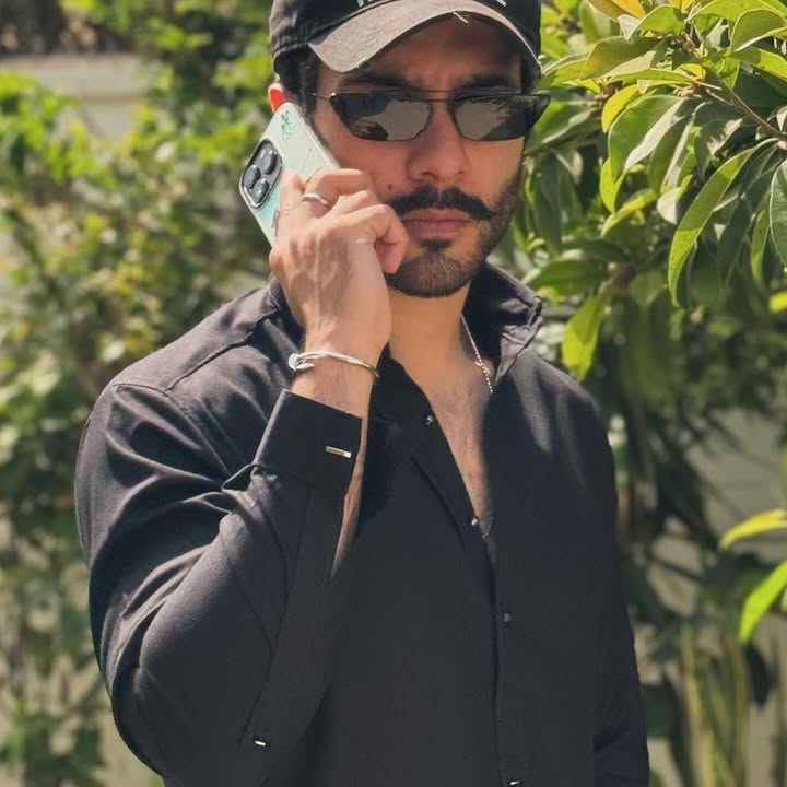 proudferozer's tweet photo. S T Y L E   I C O N !

#HBDFerozeKhan 
#FerozeKhan https://t.co/5o65z6AT17