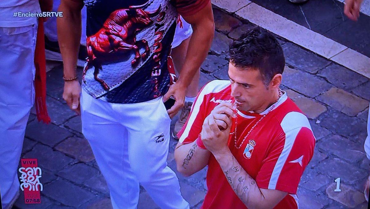 rsda_oficial's tweet photo. ¡Honor y gallardía hoy en Pamplona!

San Fermín hoy ha tenido los colores de la RSD Alcalá

Muchas gracias por ponernos en el foco y representarnos allá por dónde vais ❤️ https://t.co/9jMl40Yj3I