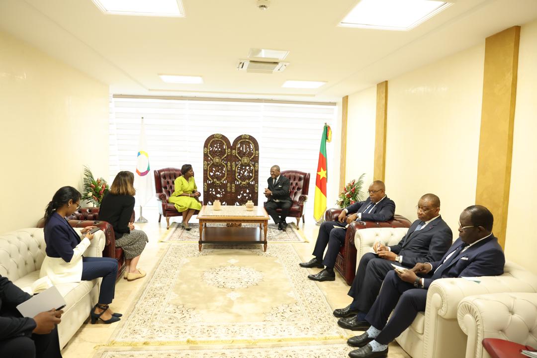 OIFrancophonie's tweet photo. En marge de la 51ᵉ session annuelle de l'#APF à Yaoundé, la Secrétaire générale de la #Francophonie, @LMushikiwabo, a été reçue par le Premier ministre du Cameroun, Joseph Dion Ngute, qui lui a transmis un message du Chef de l'État.

Leurs échanges ont porté sur l'excellente coopération entre l'OIF et le #Cameroun, le Fonds #LaFrancophonieAvecElles, ainsi que le programme de formation aux métiers du numérique #DCLIC.

Le Premier ministre a également assuré que le Cameroun serait représenté au plus haut niveau lors du 20ᵉ #SommetDeLaFrancophonie, qui se tiendra à Phnom Penh en novembre 2026.