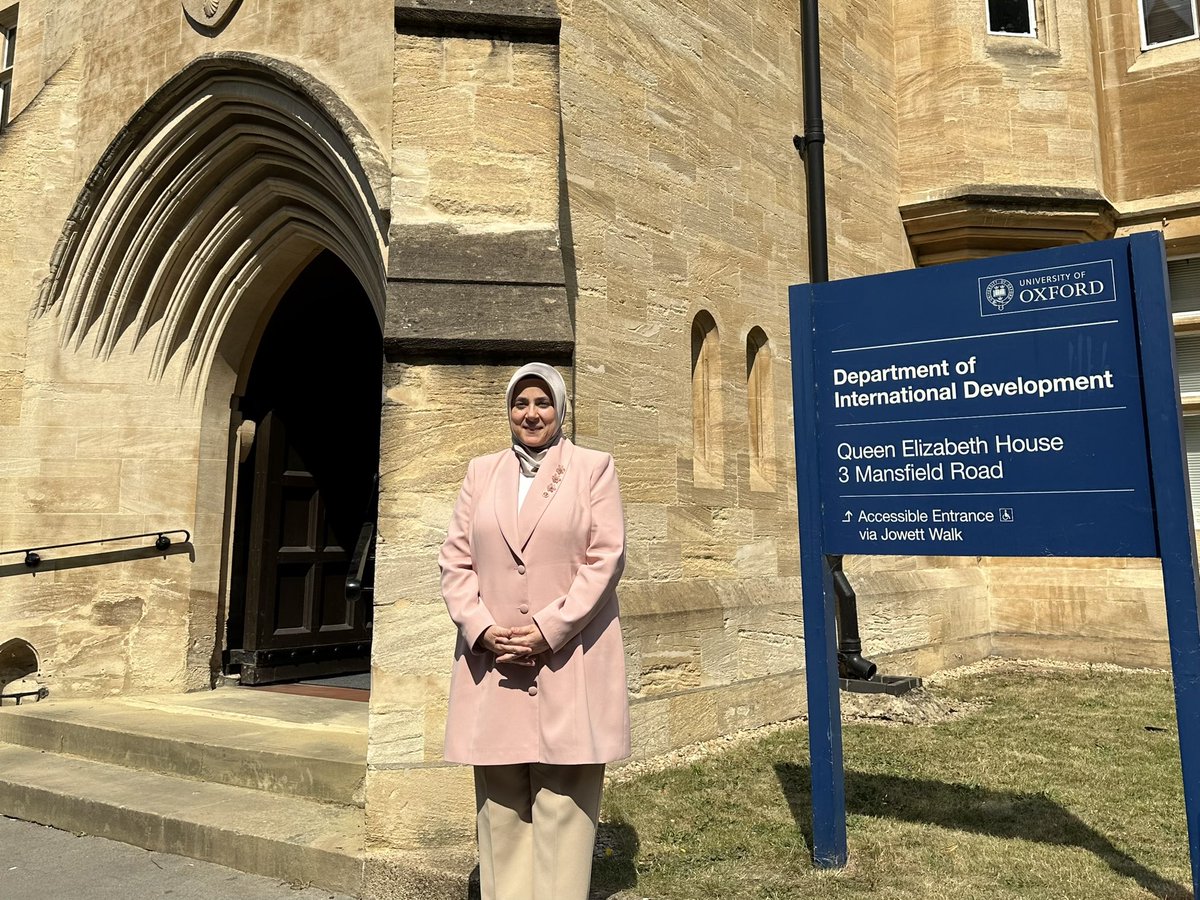 tugbaisikercan's tweet photo. 📍İngiltere | Oxford Üniversitesi

Oxford Üniversitesi’nde, ülkemizin kadının toplumsal ve siyasal hayattaki rolünü güçlendirmek adına katettiği büyük mesafeyi ve edindiğimiz tarihi tecrübeyi paylaştık. 

Genel Merkez Kadın Kolları Dış İlişkiler Başkanımız ve Konya Milletvekilimiz Meryem Göka ile birlikte, Oxford Üniversitesi Uluslararası Kalkınma Departmanı’nda düzenlenen “Türkiye’de Kadının Güçlenmesi: Politikalar, İlerlemeler ve Perspektifler” konulu seminerimizi başarıyla gerçekleştirdik.

Türkiye’nin kadın odaklı vizyonunu her platformda anlatmaya, sesimizi küresel ölçekte gür kılmaya devam edeceğiz.

Bu anlamlı organizasyon için başta Prof. Dr. Seyithan Ateş olmak üzere; Dr. Muradiye Ateş'e, katılımlarıyla seminerimizi zenginleştiren Oxford Üniveristesi akademisyen ve öğrencilerine teşekkür ederiz.

@SeyithanAtes @meryemgoka @UniofOxford