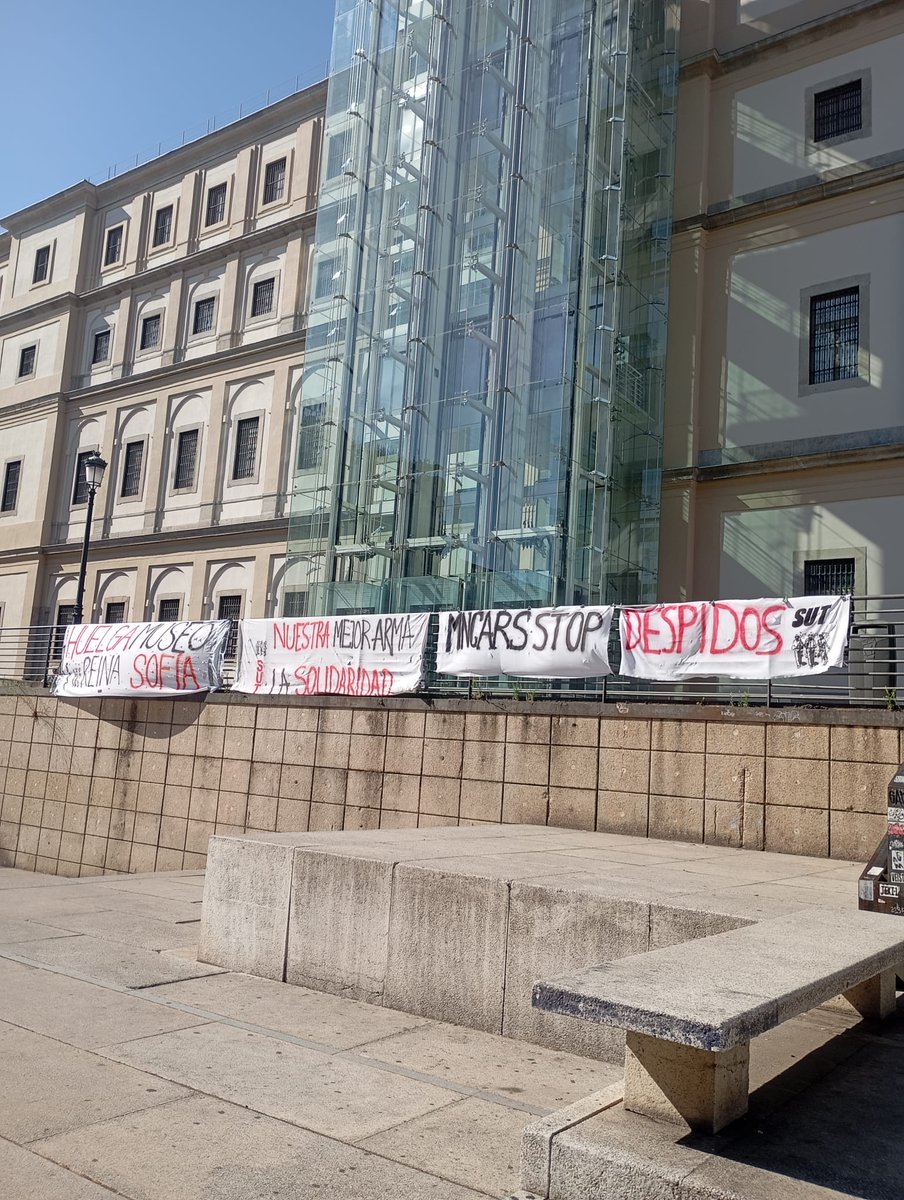huelgaEsatur's tweet photo. ¡Ningún despido sin respuesta!

29 días de huelga indefinida en el @museoreinasofia del servicio de atención a los públicos explotados por @EsaturXXI https://t.co/a15w0spd9D