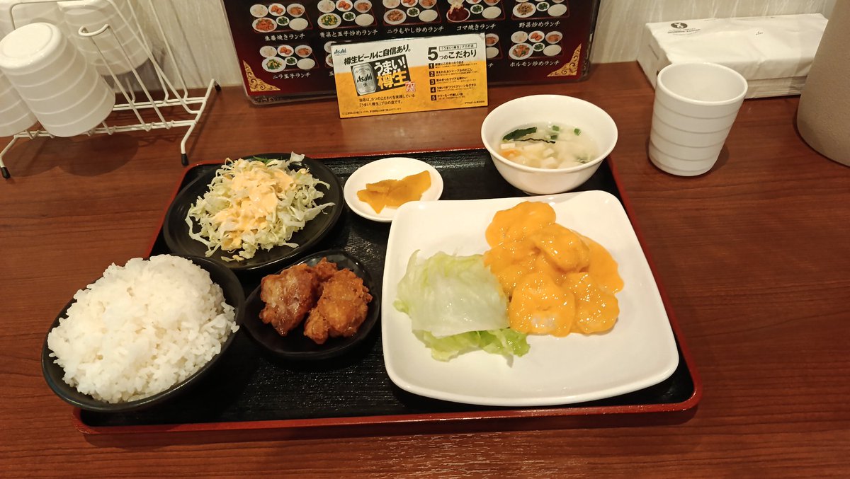 cogeppi's tweet photo. モスバーガー食えなかったから店来たエビマヨ
五分で飯来たよ https://t.co/cNZYGv6Nbb