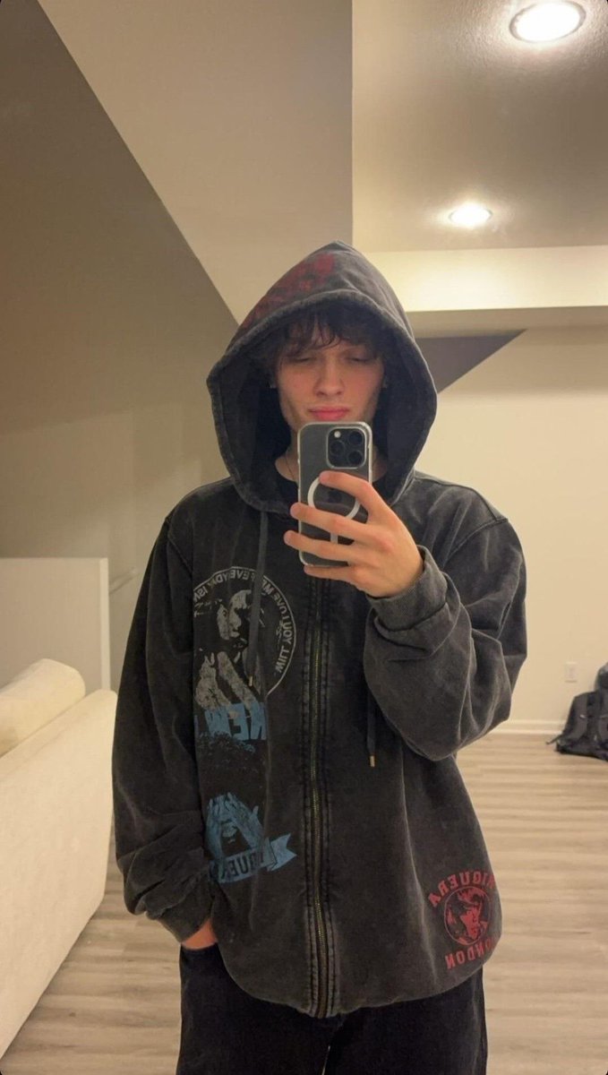 mattsanity91's tweet photo. he looks like a hirono in that https://t.co/0eiYy5i1aD