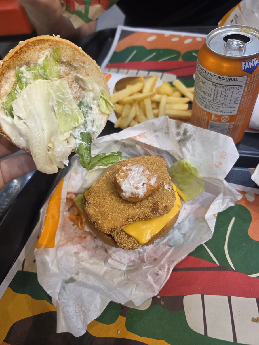 muri141's tweet photo. Colocaram um nugget no meu chicken duplo https://t.co/VJj8OD3JBz
