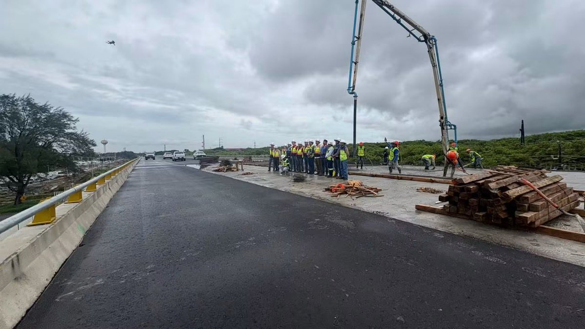 Arturohfidalgo's tweet photo. Las fotografías muestran el avance. El tiempo demostrará la calidad.

#Infraestructura #IngenieríaCivil #Veracruz #SICT #PuertoDeVeracruz #ObraPública #Calidad #ARTIngenieríaCompleja https://t.co/WpvbnKxPb7