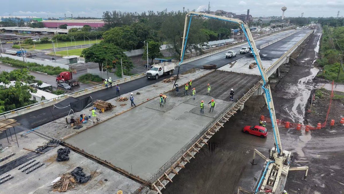 Arturohfidalgo's tweet photo. Las fotografías muestran el avance. El tiempo demostrará la calidad.

#Infraestructura #IngenieríaCivil #Veracruz #SICT #PuertoDeVeracruz #ObraPública #Calidad #ARTIngenieríaCompleja https://t.co/WpvbnKxPb7
