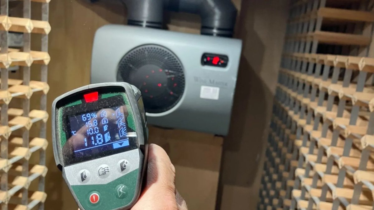 Elextric_'s tweet photo. Having trouble with your WineMaster IN25? Elextric Ltd is here to help! We fix cooling issues, noise, leaks, and more. Let our experts restore your WineMaster IN25. Visit https://t.co/CoGTuEJtii for quality service! #winemasterrepair #fondiswinemaster #windmasterin25repair https://t.co/Kj6t4RqnPc