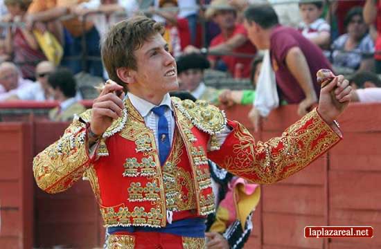 RomanCollado's tweet photo. Todos recordamos dónde nos pilló el gol de Puyol a Alemania. A mí, vestido de luces en Baeza. 

XVI Ciclo de Novilladas de Fomento de la Cultura Taurina Andaluza. https://t.co/efvFLG0Ny7