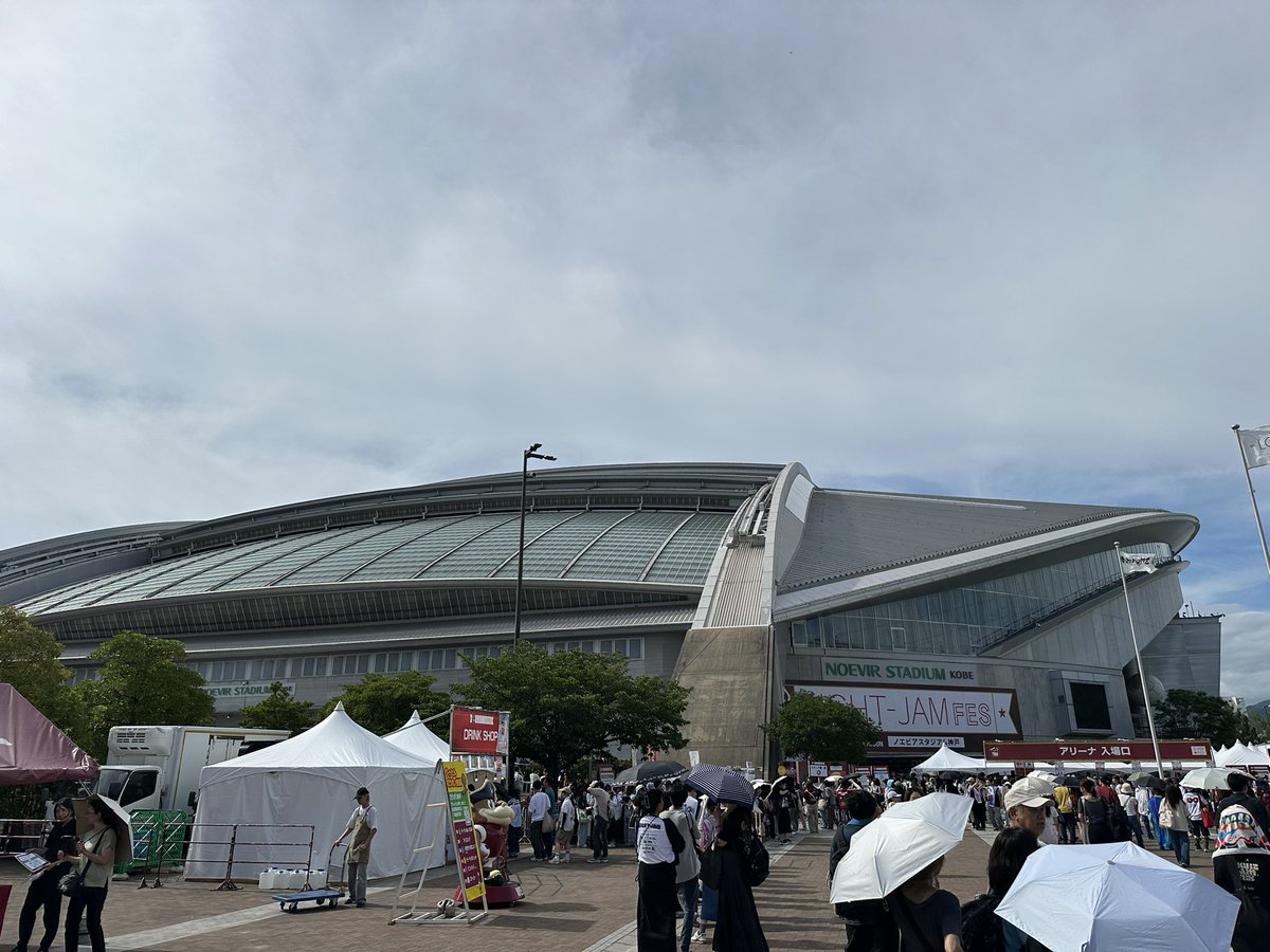 kenba6's tweet photo. イコラブの出番終わったので帰ります

スーパーエイトの皆さんありがとうございました。村上と大倉くんのコラボ最高でした！笑
おかげで楽しいひとときになりました。
スタッフの方々もありがとうございました。

#イコラブ
#スーパーエイト https://t.co/jjuTYEgiqi