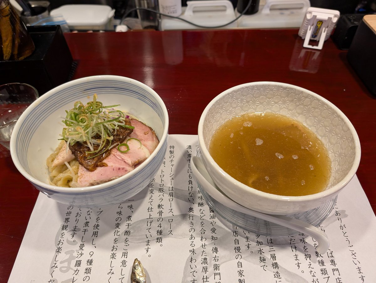 BlueOiden's tweet photo. 煮干し中華そばにぼ福＠八王子
つけ麺塩頂きました。煮干しの旨味とビター感のバランスがよく、上品な仕上がりの一杯。分厚い平打ち麺の食感が面白い。チャーシューもしっとりジューシーで美味しいです。次は冷やし系をいただいてみよう。ご馳走様でした。 https://t.co/y348kg12eZ