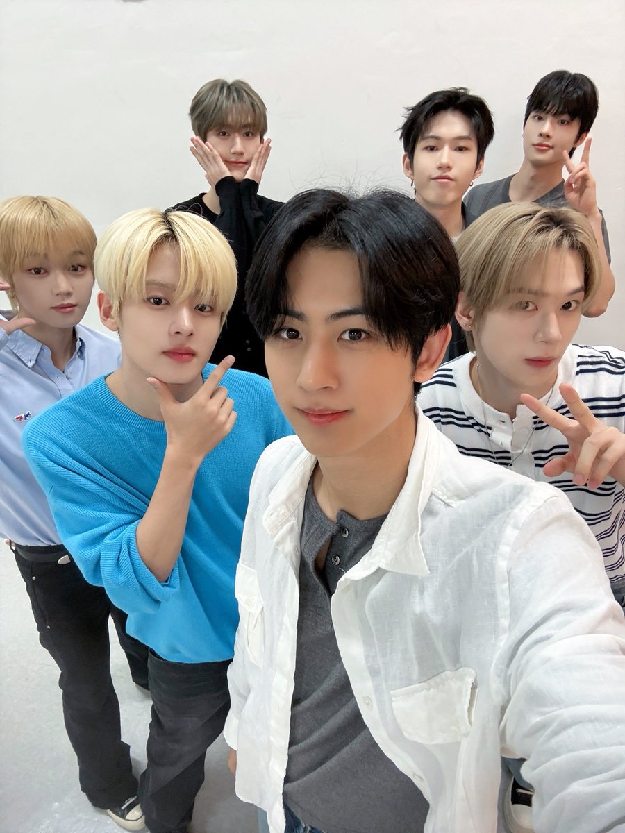 YOUNITEFrance's tweet photo. #YOUNITE Ξ 110726 • X

YOUNITE 8E EP [인연 : INYUN Part.1]
Séance de dédicaces DearMyMuse du 10072026, terminée 🩷 

#유나이트 #INYUN_Part_1 #POSE_姿態 #POSE

© @YOUNITE_offcl
🇨🇵 - 🌼 https://t.co/TxcQ9Lrrbj