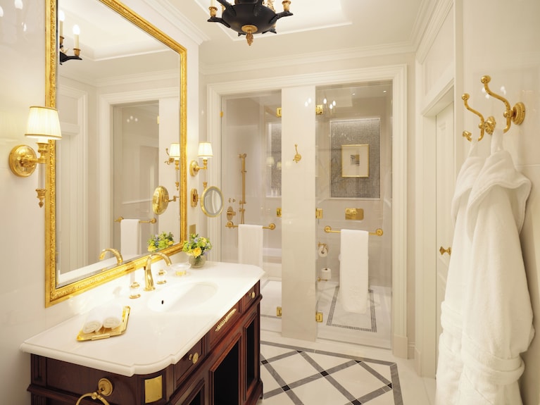 cppluxury's tweet photo. THE RITZ LONDON unveils stunningly renovated rooms and suites, part of its massive renovation 

The Ritz London is undergoing a £300 million transformation.

#TheRitzLondon #London #CesarRitz #luxuryhotels #luxuryhospitality #luxury #hotels #luxurysuites #SuiteLife @theritzlondon https://t.co/wR8wppf0pN