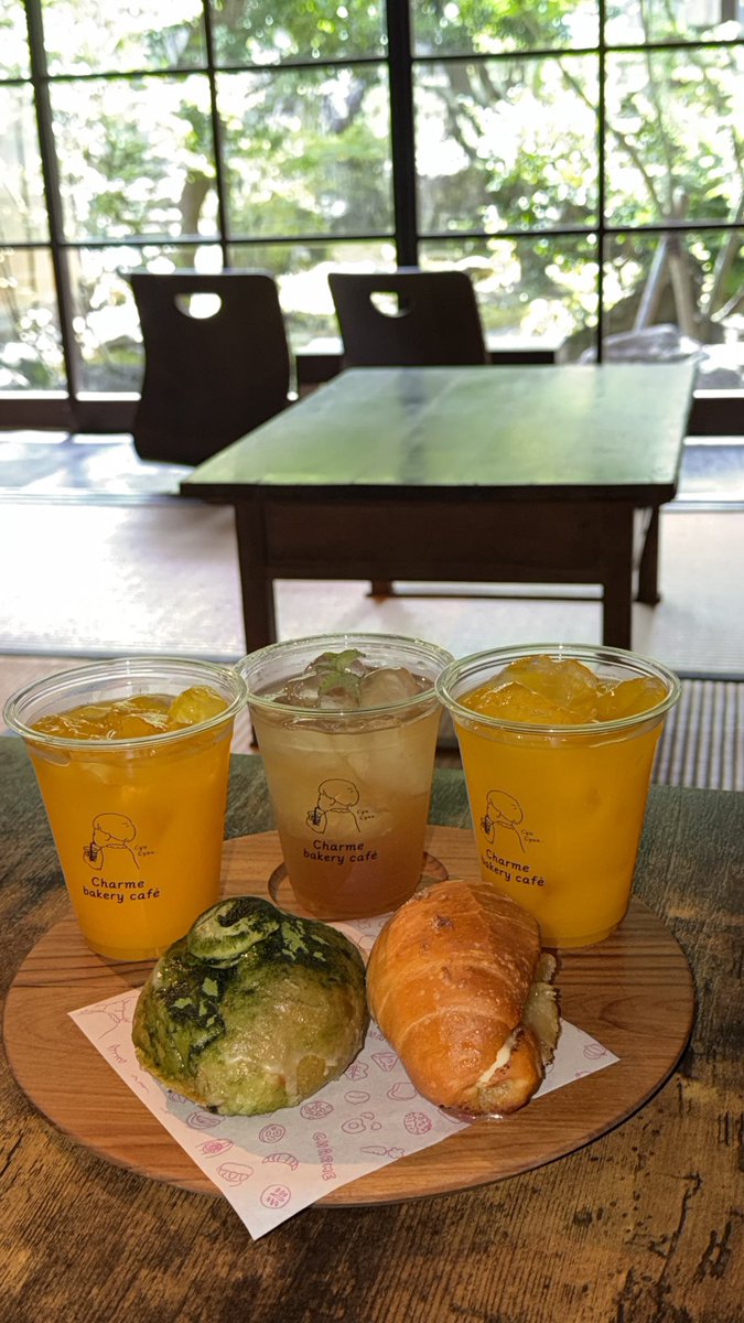 1uckyhee's tweet photo. 그리고 우치코에서 갔던 카페!

📍 샤르무 

진심 마쓰야마가서 먹었던 거 중에 제일 기억에 남음..
앙버터 소금빵이랑 말차크림 들어간 빵 먹었는데 말차크림 진심 존맛 ㅜㅜ 

https://t.co/THvf29bo35 https://t.co/lzbDGGHHFn