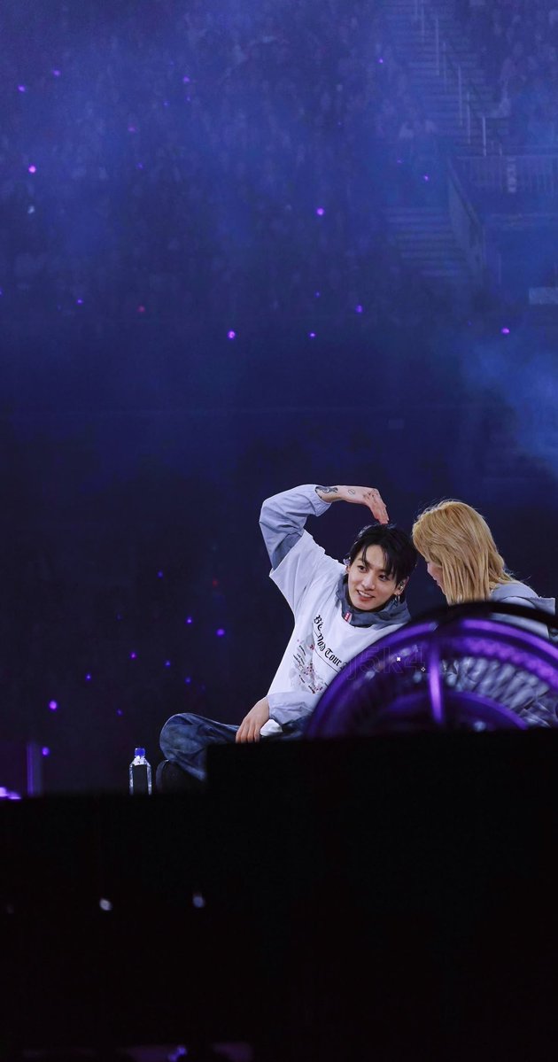 jkjmjikoook's tweet photo. my babies are in their own world ,and lets talk about the pictures quality i love it 💗💗💘😭

#jikook #jimin #지민 #jungkook #정국 https://t.co/sQ1hxVO5Gq
