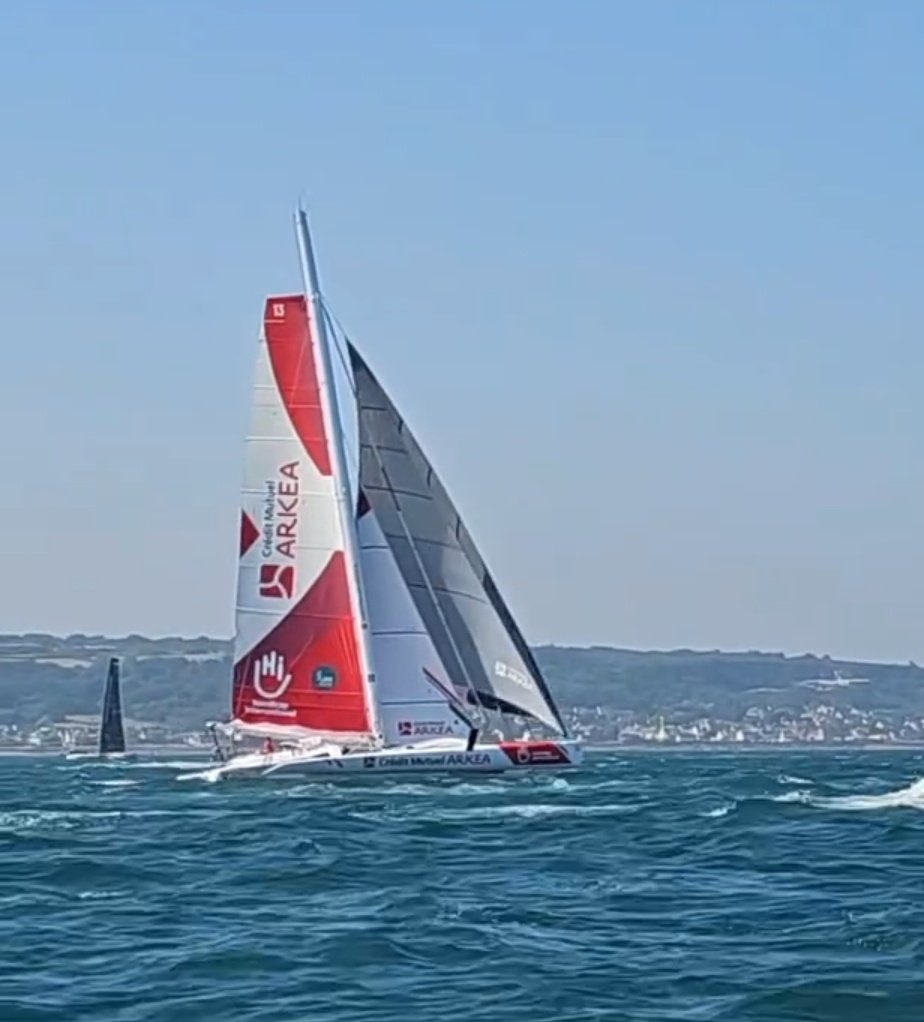 UltimBoat's tweet photo. #Ultime #UltimTeam #ORMA60 #Départ #DrheamCup
Top départ pour les ORMA60, Multi Vintage, Multi2000 et IMOCA60. Crédit Mutuel Arkéa Handicap international remonte la flotte. A noter que Francis Joyon sur Oceans n'a pas eeboknt Cherbourg. https://t.co/FR8WYVh3L2