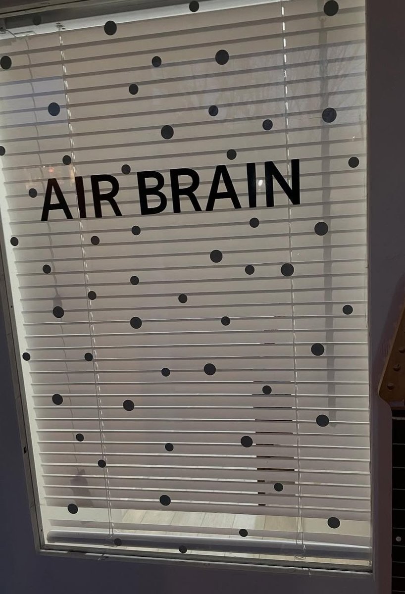 AIRBRAIN02's tweet photo. AIR BRAIN松蔭神社
SATURDAY NIGHTだ！！
今夜もロッキンナイトスターティン♪

女性のお一人様、多数お越し頂いております。
安心して、お飲み頂けます♪

#airbrain
#松陰神社バー
#showinginger
#お一人様大歓迎 https://t.co/YZSEwdKWH8