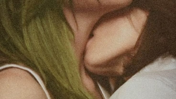 katyoprice's tweet photo. chloe with long green hair😋 https://t.co/5SZU3HsKjT