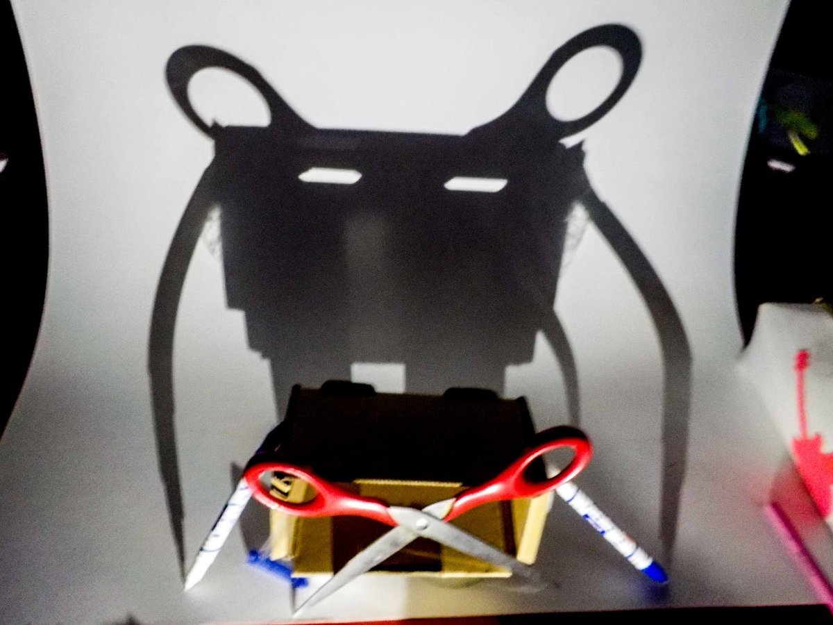 PetitPerr's tweet photo. Exclu : le selfie d’un E.T. https://t.co/H6fvQuN5nU