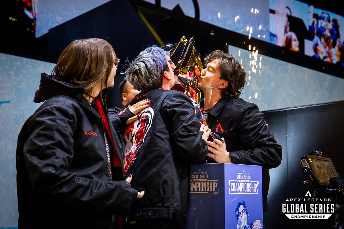 esportsinsider's tweet photo. "We're the fucking best... then we ended the day in 14th place." 😭

@Monsoongg turned the mic on his own teammate @Blinkzrr ahead of today's ALGS Playoffs at EWC.

@Sentinels' champ on his path into Apex, Japan's fans, and what actually pisses them off about each other. https://t.co/MVjVQ1NYDF