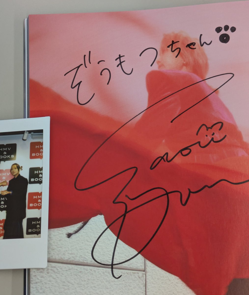 渋谷のイベントで伊澤彩織さんからチェキとサインをいただきました