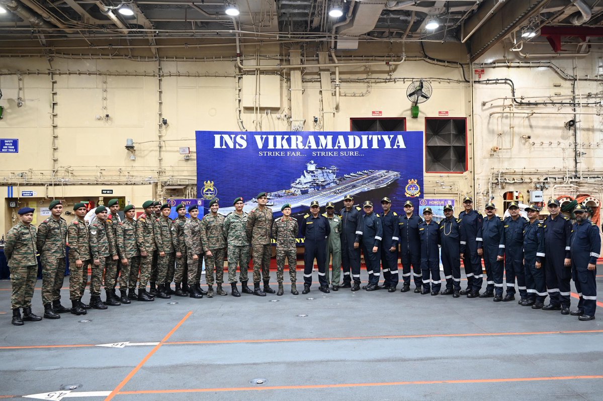 IN_WesternFleet's tweet photo. "Different Uniforms, Same Resolve."

#Vikramaditya was honoured to host the personnel and families of the #BiharRegiment. A highly meaningful exchange of maritime and infantry perspectives, and a great experience for the extended military family.

#IndianNavy #IndianArmy

@indiannavy
@IndiannavyMedia
@IN_WNC
@IN_WesternFleet
