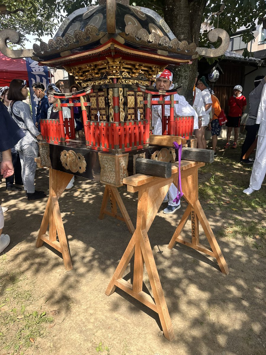 willpeace_1's tweet photo. 今日は2号館の佐知川の「天王祭」です😃自治会の副会長から、「お神輿を担いでみない」とお声掛けを頂き､利用者様と一緒にお神輿を担ぎました！（私はカメラマン）🤭とってもいい経験をさせていただきました！ https://t.co/pC2qNjPx7B
