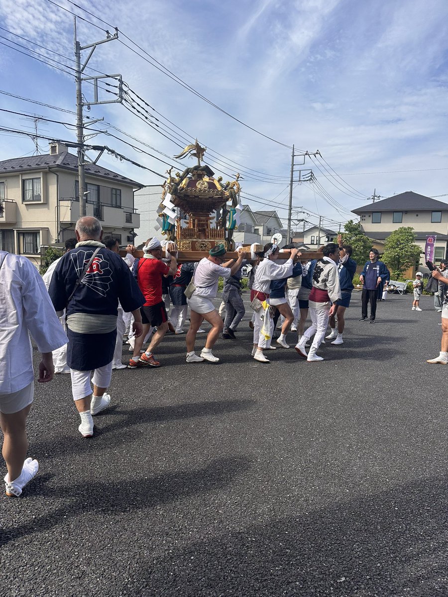 willpeace_1's tweet photo. 今日は2号館の佐知川の「天王祭」です😃自治会の副会長から、「お神輿を担いでみない」とお声掛けを頂き､利用者様と一緒にお神輿を担ぎました！（私はカメラマン）🤭とってもいい経験をさせていただきました！ https://t.co/pC2qNjPx7B