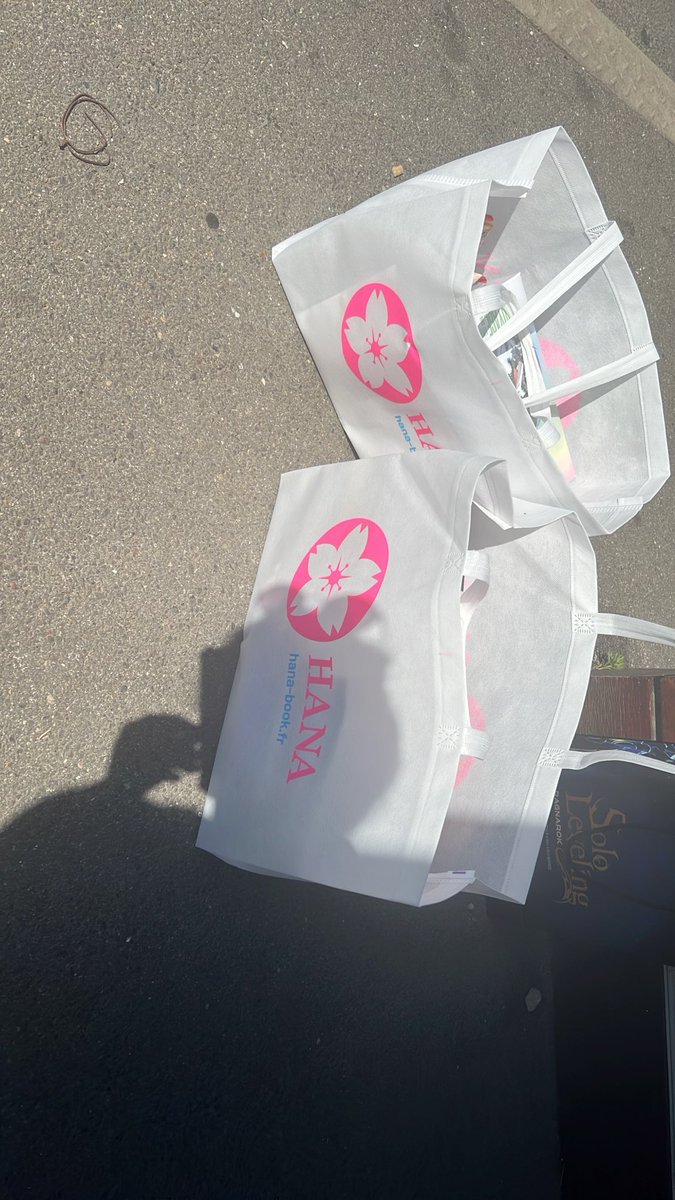 ZhangMorgane's tweet photo. Après le hold up chez @Editions_Hana
Haul à venir 👀 https://t.co/XyS6ri6BMT
