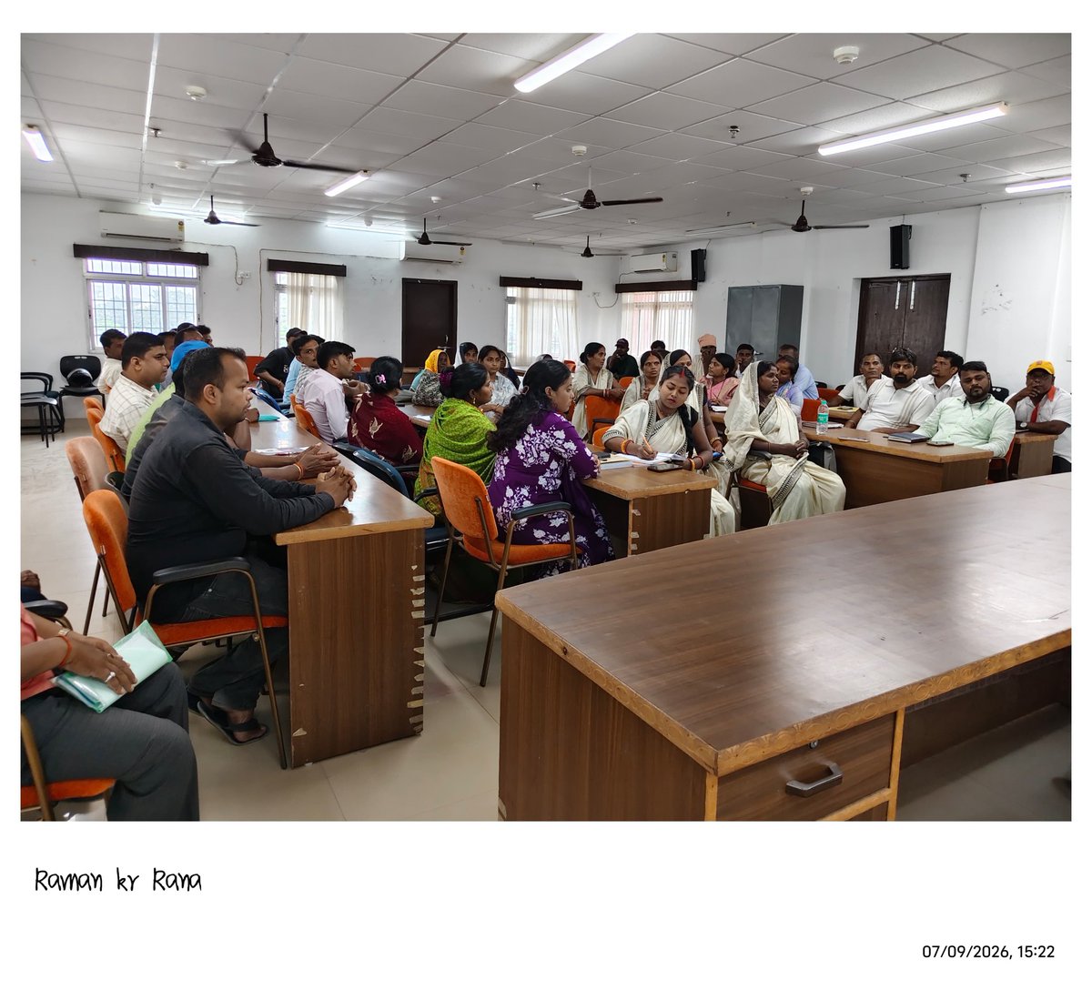 supaul_lsba's tweet photo. #ग्रामीण विकास पदाधिकारी सुपौल द्वारा #SBM -G/LSBA Phase-2 अन्तर्गत विभिन्न अवयवो यथा- #महादलित टोले में शौचालय निर्माण, ऋण वितरण व भुगतान, CSC निर्माण,स्वच्छता पर्यवेक्षक एवं कर्मी का भुगतान इत्यादि पर #BPM जीविका व कैडर तथा BC व स्वच्छता पर्���वेक्षक से #समीक्षा किया गया। https://t.co/Jew45zB97n