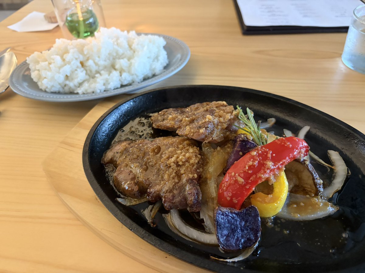 harvardy_kan's tweet photo. 夜ご飯は隣接されてるカフェで🍽️ https://t.co/klPr439jCR