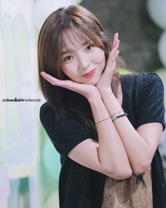 WhiteCalas's tweet photo. Genuine and free of bad vibes.  SB 🩶
#Chae SooBin https://t.co/bebTws6HFy