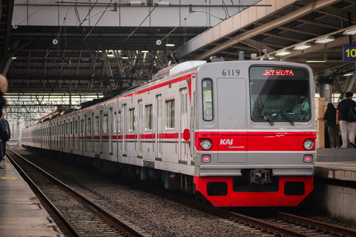 abdi2005_'s tweet photo. Seri Ex Metro 6000 formasi 6119F saat masih berdinas, sekarang formasi ini telah beristirahat di Depo KRL Depok akibat masalah pada SIV yang dialaminya #tm6000 #東京メトロ6000系 https://t.co/Xn6OqwGER7