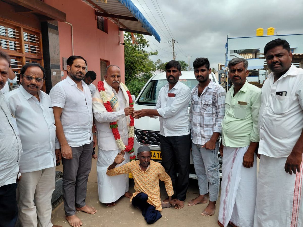 bggovindappa's tweet photo. ಬೆಲಗೂರಿನ ನನ್ನ ಗೃಹ ಕಛೇರಿಗೆ ಇಂದು ಬೆಳಿಗ್ಗೆ ಆಗಮಿಸಿದ್ದ ಸಾರ್ವಜನಿಕರ ಅಹವಾಲುಗಳನ್ನು ಆಲಿಸಿ, ಅವರ ಸಮಸ್ಯೆಗಳಿಗೆ ಸೂಕ್ತ ಪರಿಹಾರ ಸೂಚಿಸಲಾಯಿತು. https://t.co/TedbMYOfHT