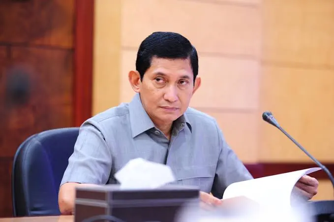 dimarsasongko98's tweet photo. Ternyata Direktur Mind ID dan Menteri pertahanan itu Saudara kandung,...

baru tau https://t.co/arWYLVmc0m