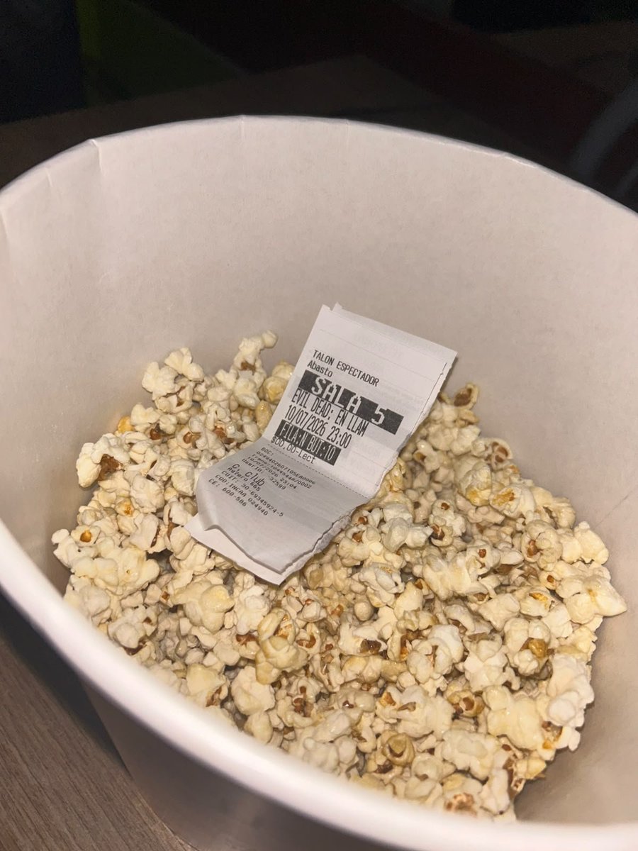 MChatgpt75684's tweet photo. Hl fui al cine, BUENA PELÍCULA CHE , encima me dieron pochoclos gratis, gracias Cinemark por:  
ah y les presumo y outif https://t.co/stLJ6qR2uT